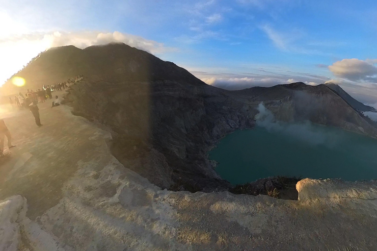 Banyuwangi: Escursione di un giorno al Monte Ijen con visita guidata al fuoco blu di mezzanotte