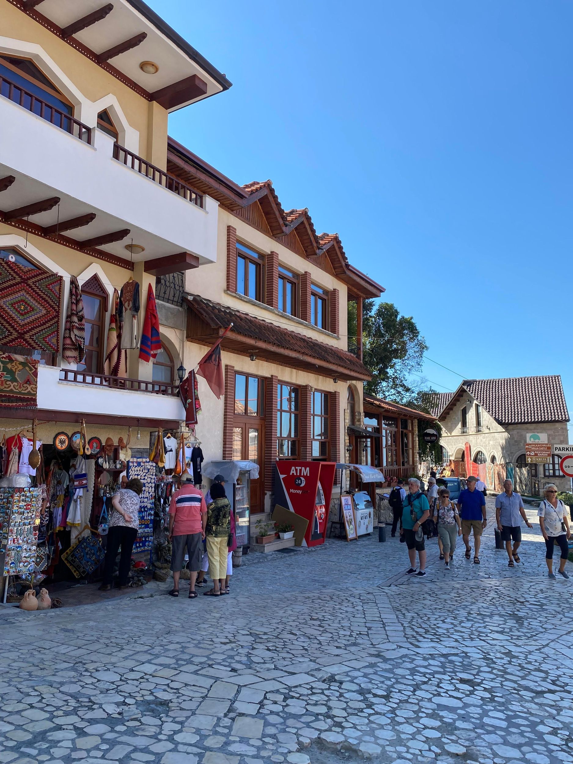 Von Tirana aus: Tagestour nach Kruja und zum Sari Salltik-Tempel