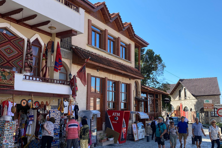 De Tirana: Viagem de 1 dia a Kruja e ao Templo Sari Salltik