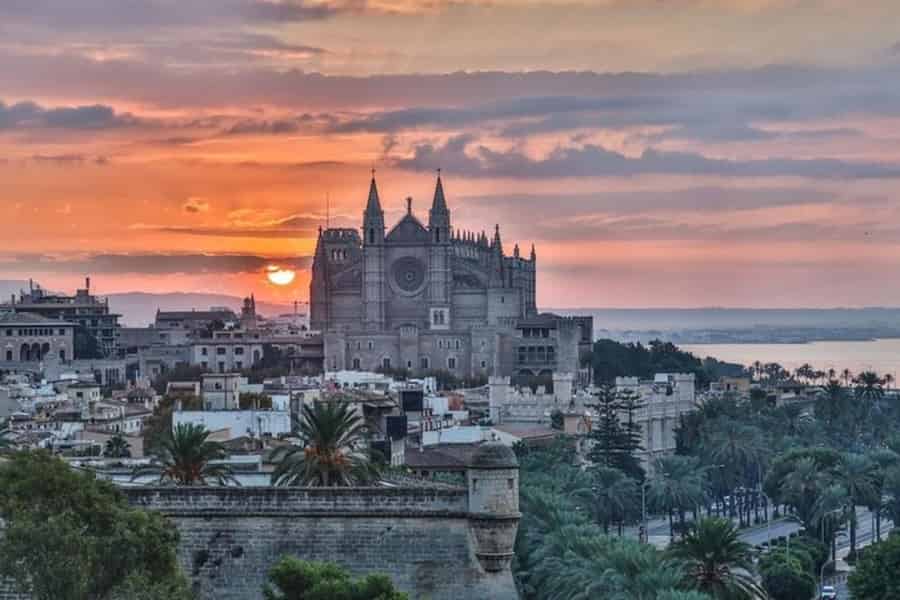 Palma de Mallorca: Die beste Streetfood-Foodtour mit einem ortskundigen Guide. Foto: GetYourGuide Palma de Mallorca: Die beste Streetfood-Foodtour mit einem ortskundigen Guide. Foto: GetYourGuide