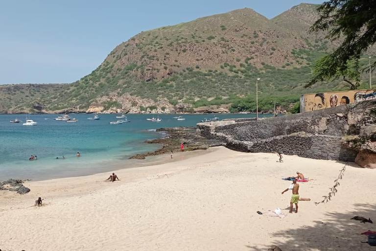 Praia: Santiago Island Highlights Tour with Breakfast