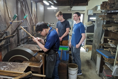 Van Osaka: Sakai-messenfabriek en ambachtelijke wandeltocht