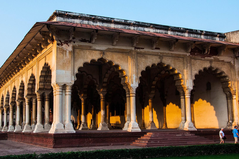 Von Jaipur aus: Private Agra Sonnenaufgangstour mit Guide und Taxi