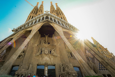 Barcelona: Sagrada Família Guided Tour with Entry Ticket Private Tour: In English
