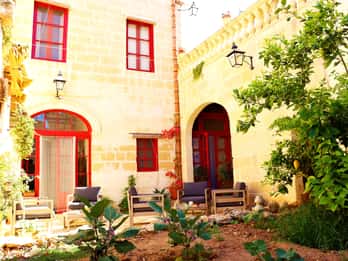 Gozo: Traditionell och lokal frukost i en historisk byggnad