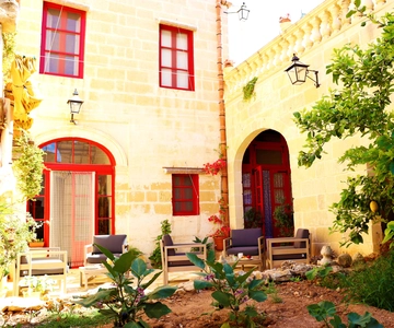 Gozo: Traditional and Local Breakfast in a Historic building