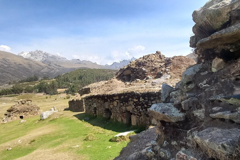 Laguna Rocutuyoc and Honkopampa Ruins Private Service