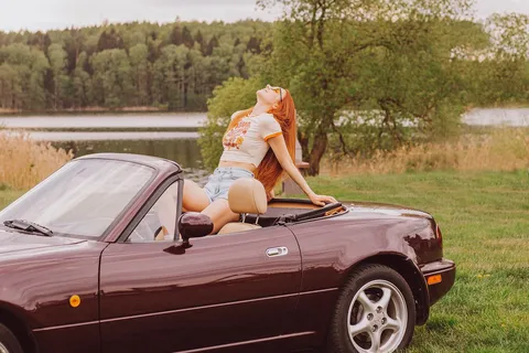 Masuren: Sonnenuntergangspicknick mit einem Retro-Mazda MX-5