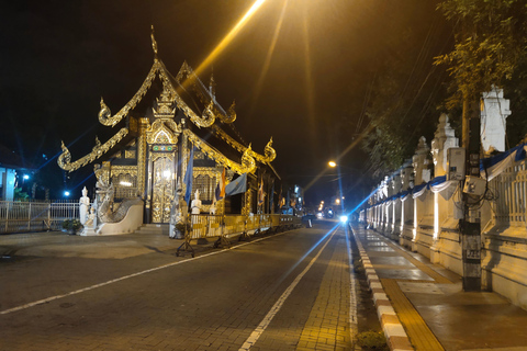 Old Chiangmai city & temples walking tour: (3 hours/1.7 km.)