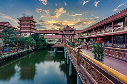 Zachód słońca w Da Nang: wioska Mat, pagoda Nam Sơn i Charming ShowZachód słońca w Da Nang: wioska Mat, pagoda Nam Sơn i uroczy show