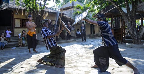 Lombok: Sade, Sukarara, and Kuta Mandalika Day Tour