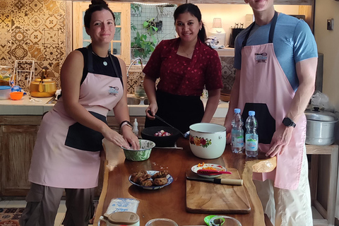 Yogyakarta: clase de cocina con visita al mercado y servicio de recogida del hotelClase de cocina con servicio de recogida del hotel