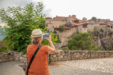 Athene: Meteora Kloosters & Grotten Dagtrip & LunchoptieMeteora privétour met bustransfer vanuit Athene