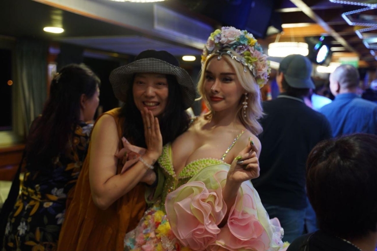 Pattaya : Dîner-croisière All Star, spectacle de cabaret et buffet de bièrePattaya : Dîner-croisière avec spectacle de cabaret et boissons illimitées