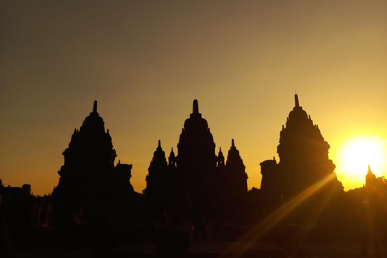 TRAMONTO DI PRAMBANAN