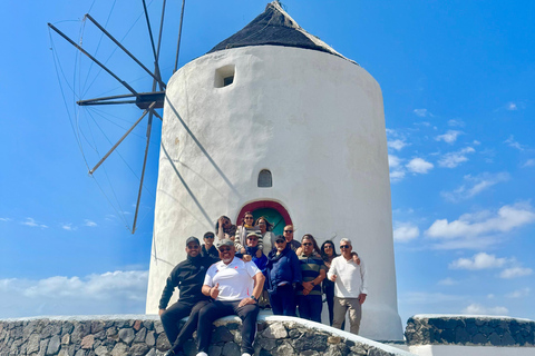 Santorini: Private Jeep Tour to Island Highlights