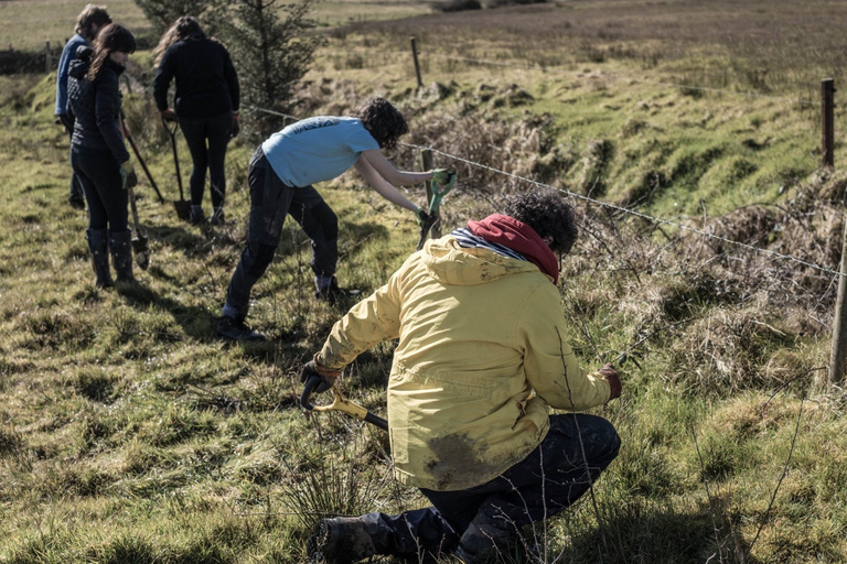 Vrijwilligerswerk en retraites voor gemeenschapsbetrokkenheid op het platteland van Nepal