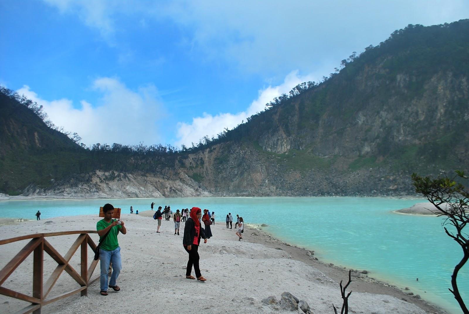 Ab Jakarta/Bandung: Tour zum Vulkan, zur Sky-Bridge und zur heißen Quelle