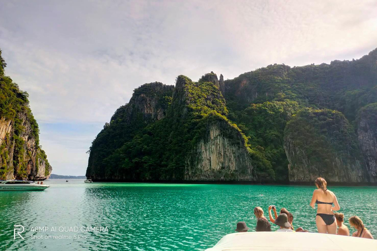 Phi Phi: First Group at Maya Bay, Avoid The Crowds Boat Tour [Full-Day] Maya Bay Speedboat Tour