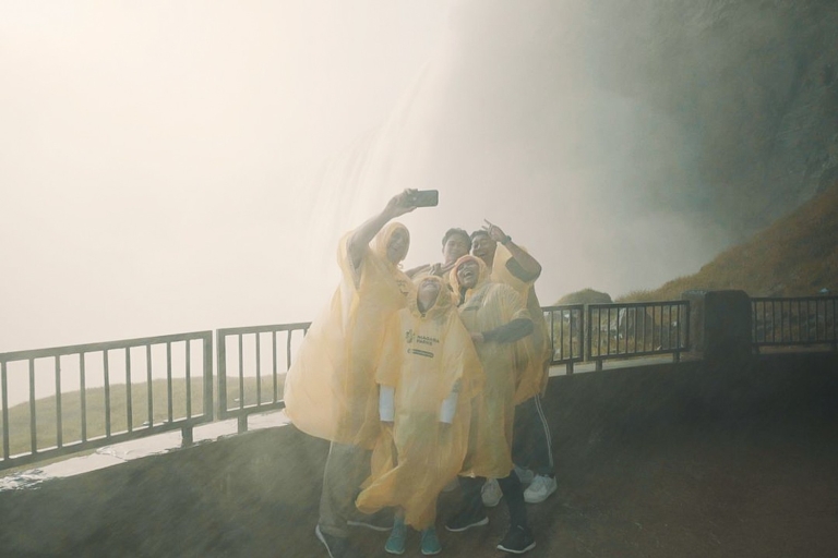 Niagara Falls, Canada: Heli, Boat Ride & Skylon Lunch Tour Group Tour