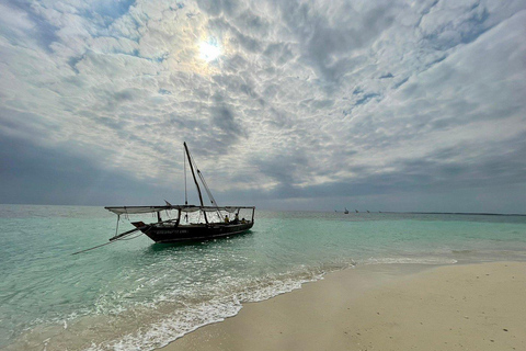 Group Tour Zanzibar: Safari Blue Snorkeling Trip with Lunch