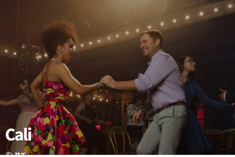 Cali: Salsa Show, Dinner & Local Party Experience