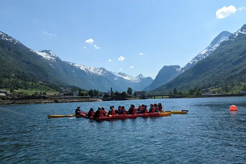 Olden: Guided beginner friendly fjord kayaking.Local company