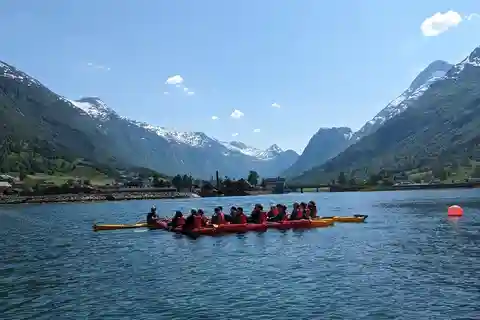Olden: Geführtes, anfängerfreundliches Fjordkajakfahren. ortskundiger Guide
