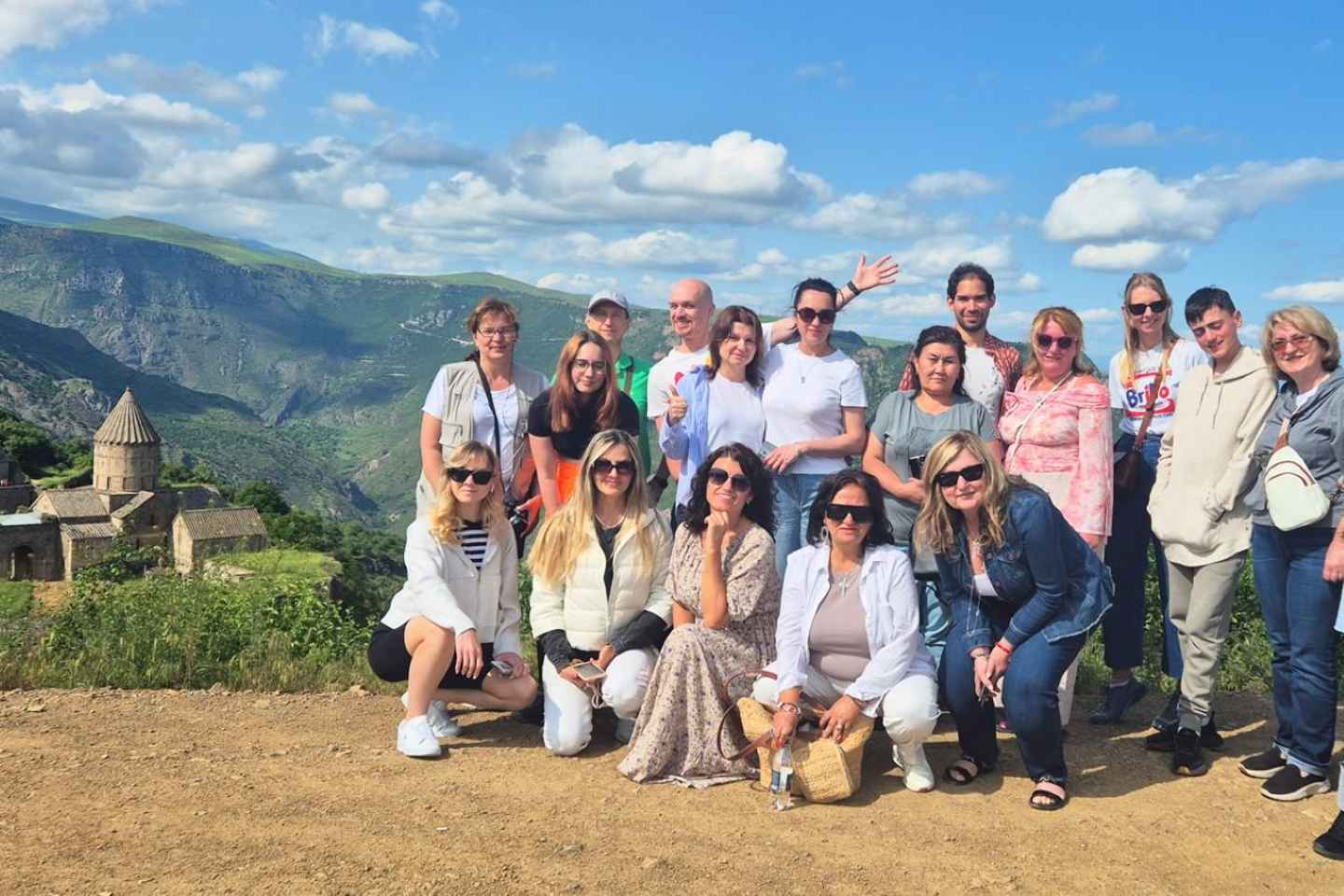 Ereván: Tour Guiado por Bodegas y Destacados Naturales