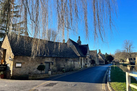 Londra: gita di gruppo nelle Cotswolds con Bourton-on-the-WaterLondra: gita in piccolo gruppo nelle Cotswolds con Bourton-on-the-Water