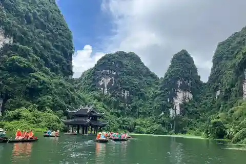 Hanoi : Hoa Lu, Trang An et la grotte de Mua (journée complète)