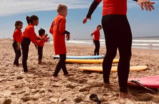 Surfkurs für Anfänger vor Caparica (Lissabon)