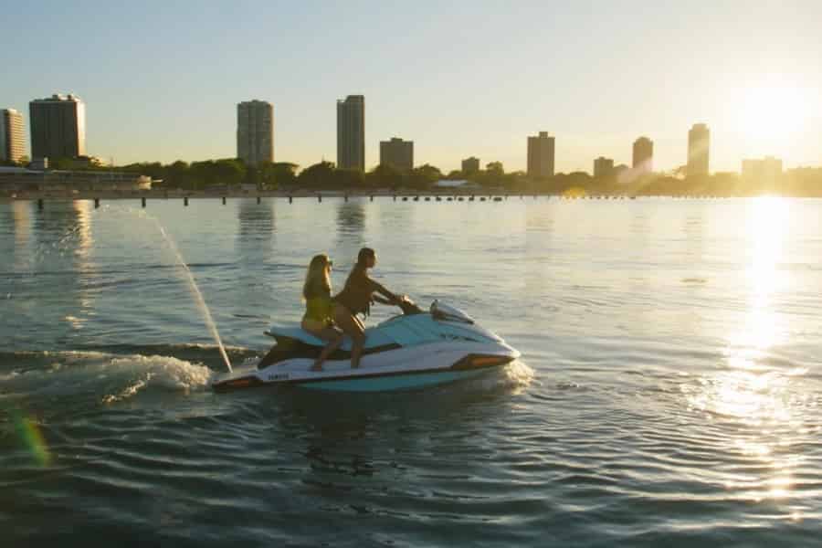 Chicago: Jetski-Verleih am North Avenue Beach mit Skylineblick. Foto: GetYourGuide Chicago: Jetski-Verleih am North Avenue Beach mit Skylineblick. Foto: GetYourGuide
