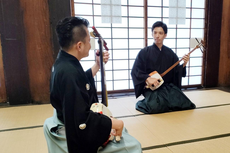 Kanazawa: impara a suonare lo shamisen in kimono
