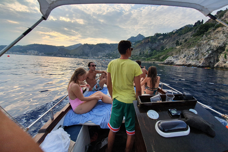 Taormina: Sunset Boat Tour with Aperitif