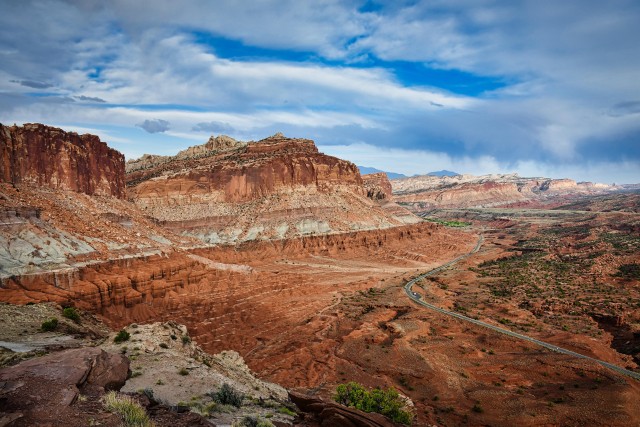 Visit Capitol Reef Day Tour & Hike in Capitol Reef National Park