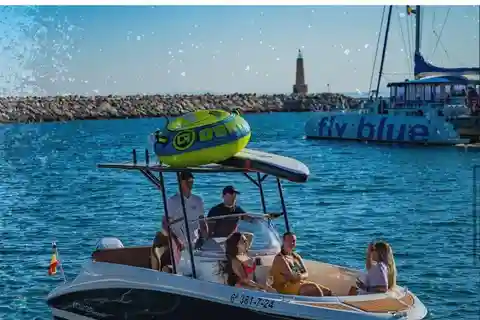 New boat trip in Puerto Banús with friends, family. Dolphins