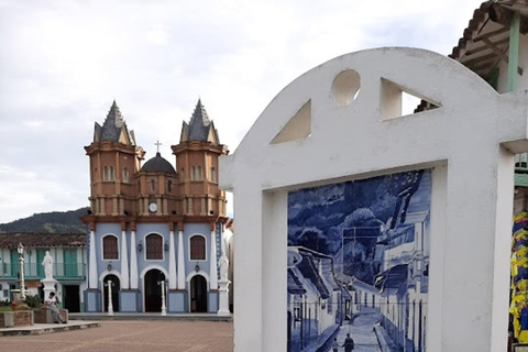 MEDELLIN: TOUR INGLÊS GUATAPE + PEÑOL VELHO + MALECON + BARCO RUMBERO