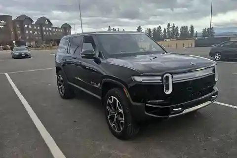 Glacier Airport Kalispell Whitefish Green Lux SUV pick up