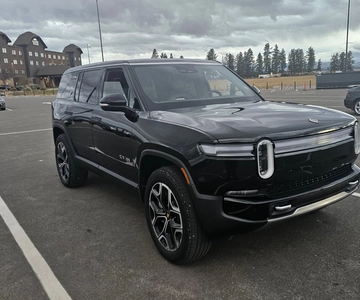 Glacier Airport Kalispell Whitefish Green Lux SUV pick up