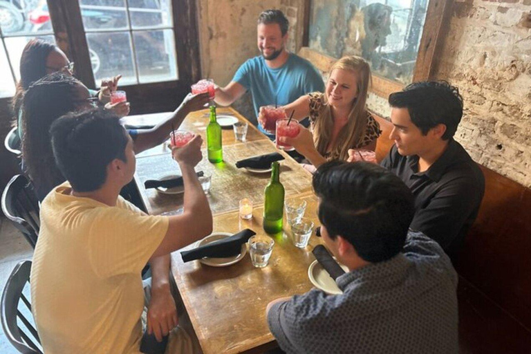 Nowy Orlean: Wycieczka po francuskiej dzielnicy z koktajlami i jedzeniemNowy Orlean: Mała francuska dzielnica: koktajle i jedzenie