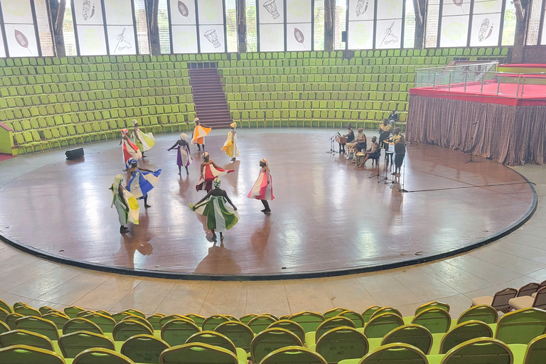 Giraffe Center, Blixen Museum, & Traditional Dance Show Tour