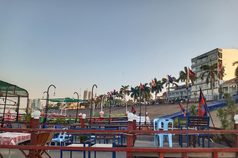 Phnom Penh : visite guidée de 2 jours avec le palais royal et le marché