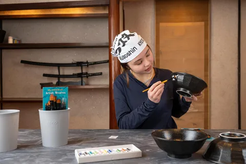 Kioto: Pintura de Cuencos de Ramen y Clase de Cocina Michelin