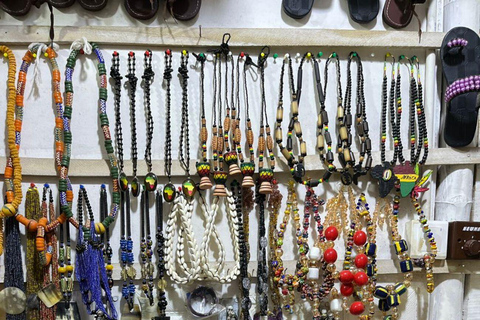 Accra: Guided Souvenir Shopping Tour with Tastings VIP Private Car (Fully Guided & Chauffeured)