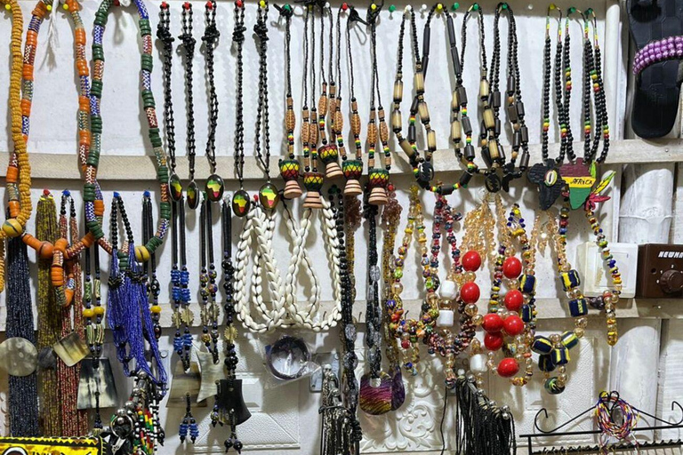 Accra: Guided Souvenir Shopping Tour with Tastings VIP Private Car (Fully Guided & Chauffeured)