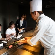 Tóquio: Ginza Omakase Omi vs. Carne de Kobe com concierge