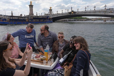 Paris: Private Seine River Cruise Paris: Private Seine River Cruise with Guide
