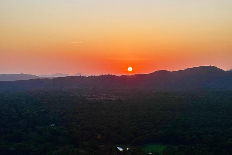 Sigiriya, Dambulla, 2 day tour with Minneriya safari