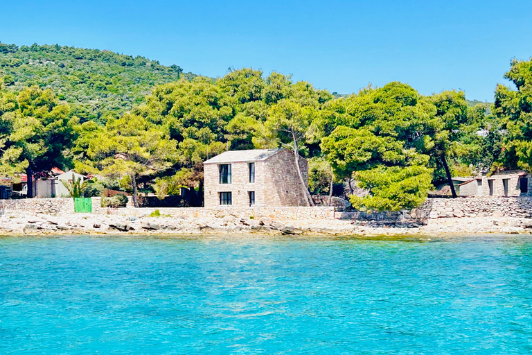 Ze Splitu/Trogiru: Błękitna Laguna i 2 wyspy - pół dnia prywatnieZe Splitu: prywatna półdniowa wycieczka do Błękitnej Laguny i Šolta Nečujam